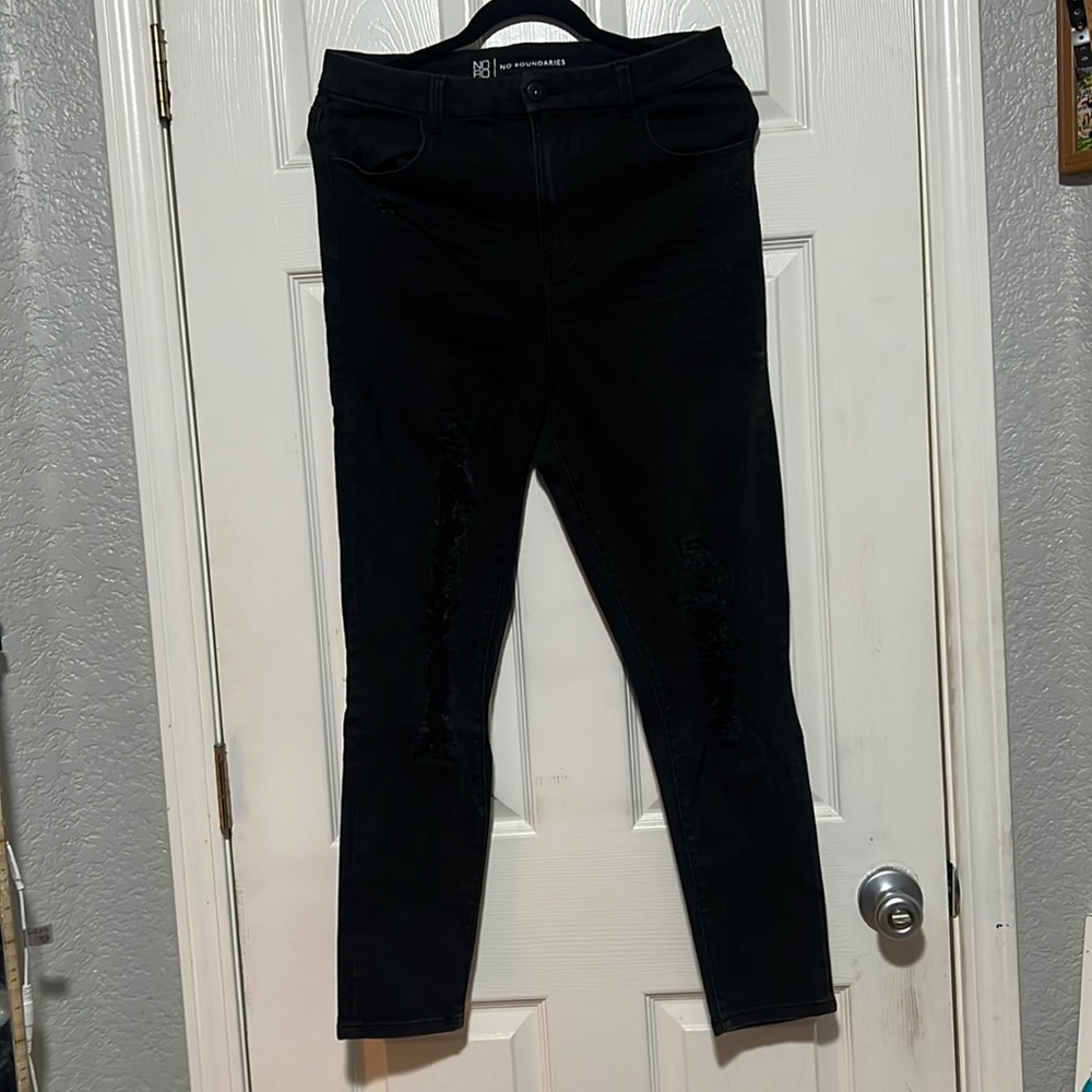 Women’s straight leg ripped pants